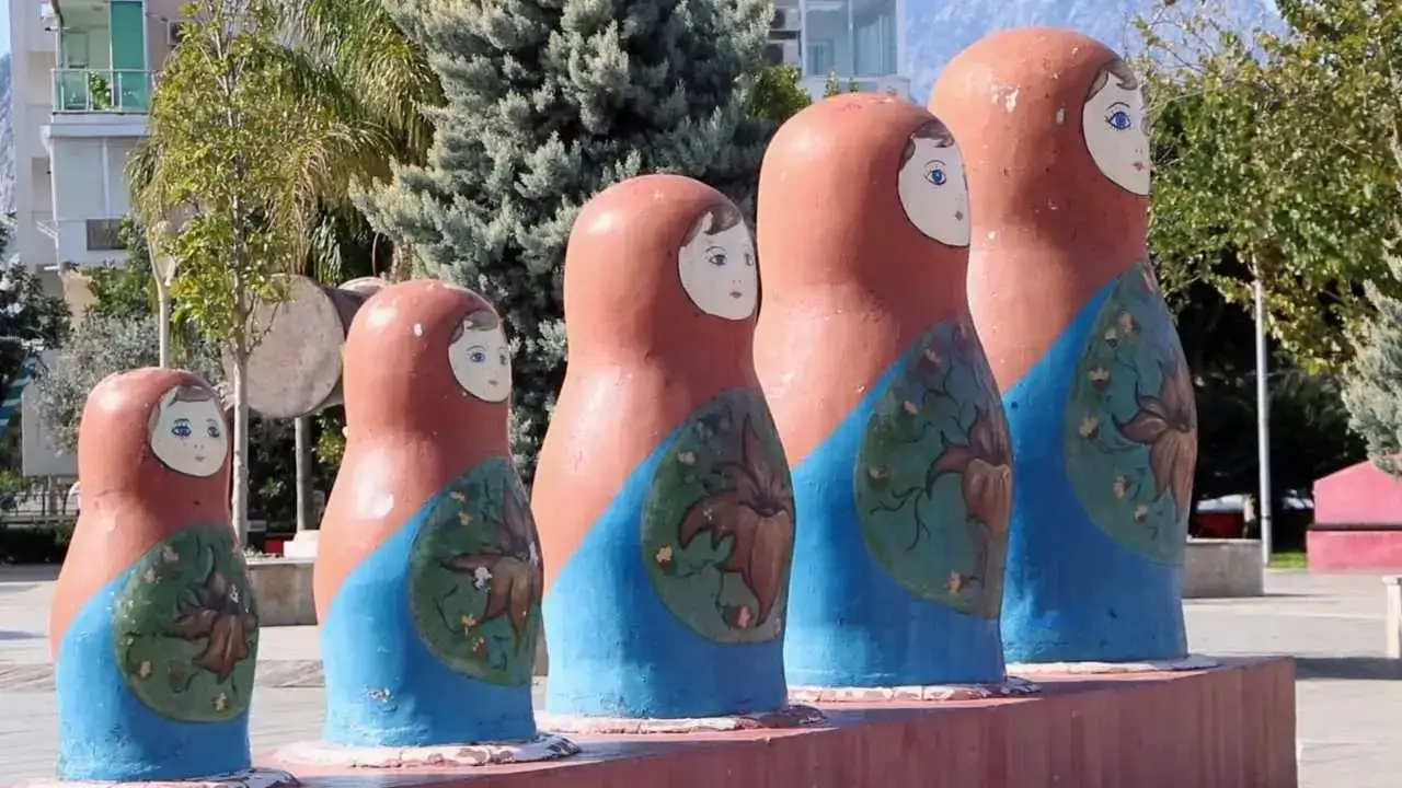 Konyaaltı’nda Matruşka Heykelleri Söküldü 2